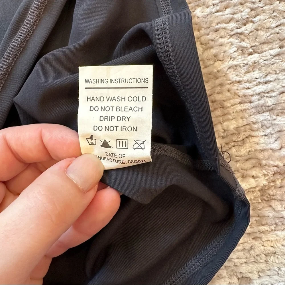 Body Glove Black Short Sleeve Rash Guard - Picture 7 of 10